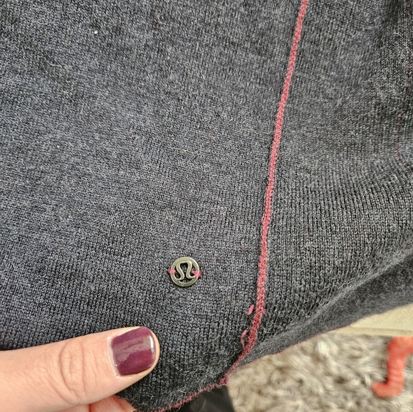 Lululemon Reverse wrap - Picture 2 of 5